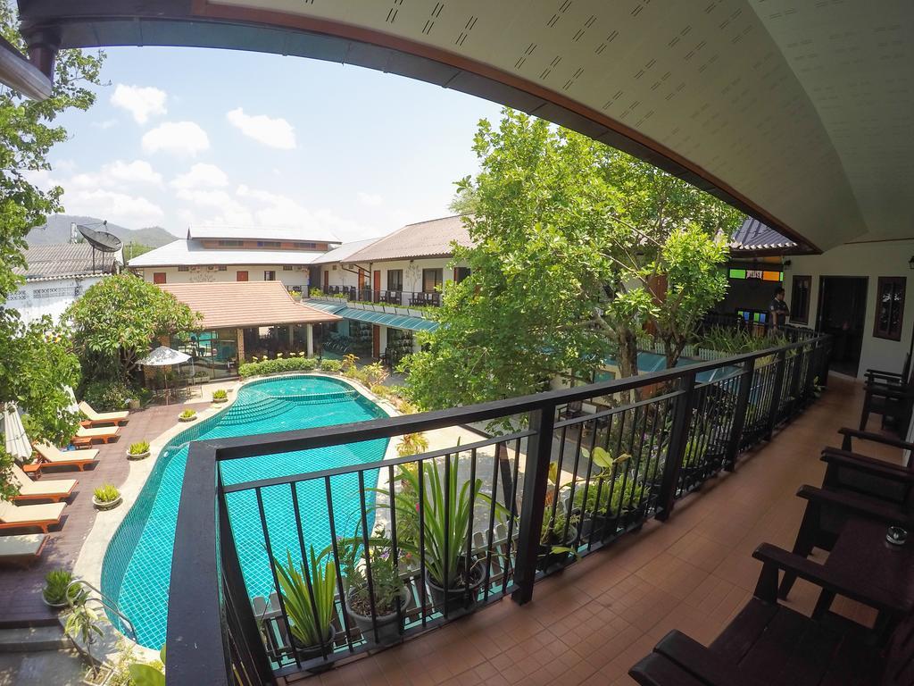 Hotel Medio De 3*