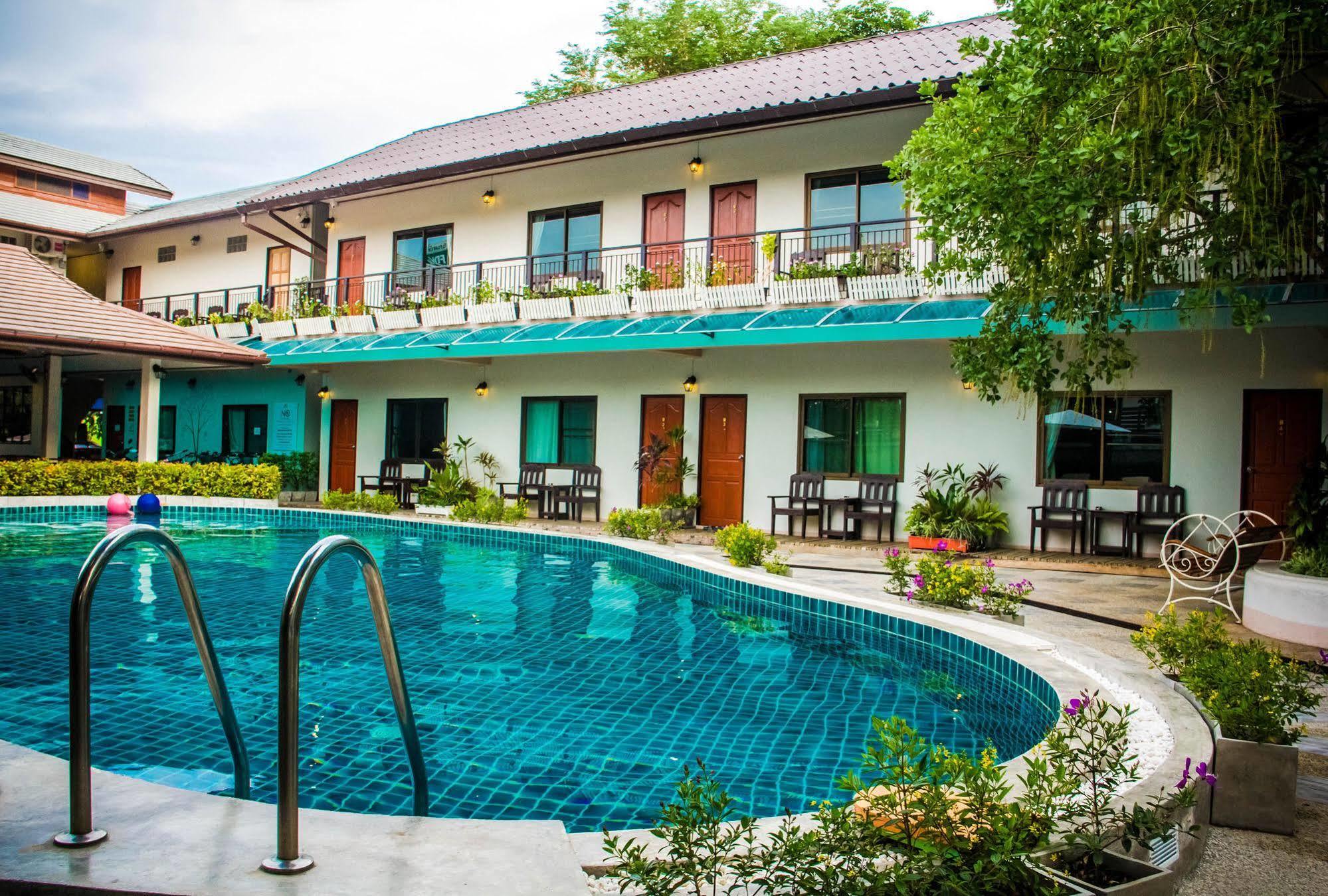 Hotel Medio De